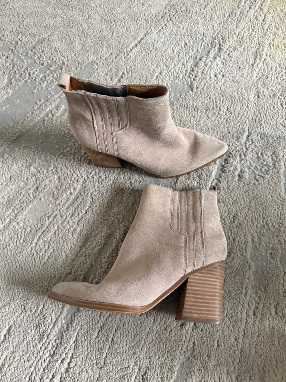 Marc Fisher Oshay Beige Suede Ankle Booties Block Heel pull on ankle boots 10